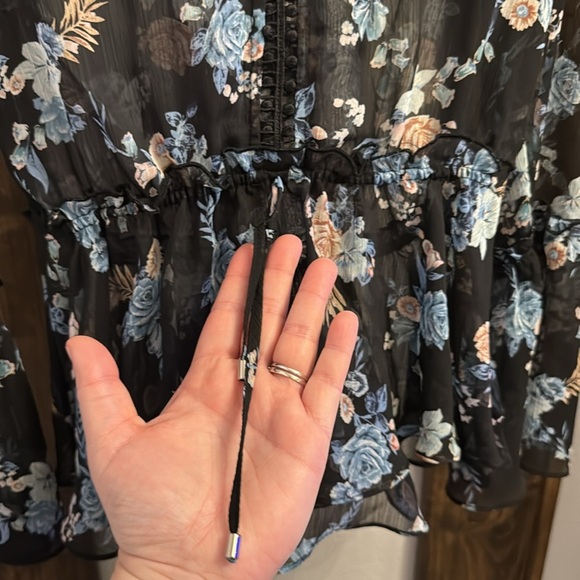 White House black market floral Sheer Blouse - Picture 4 of 4